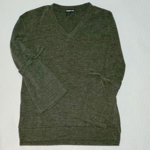 Slight Bell Sleeve hunter green v- neck sweater